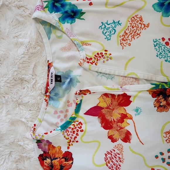 The Kit Gisella Henley in Light Wild Tropics - Picture 2 of 4